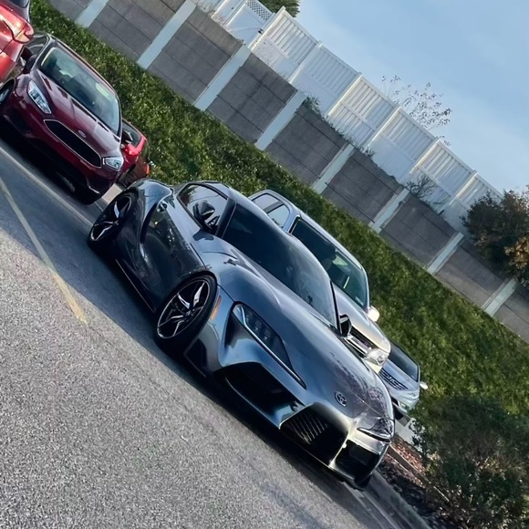 Profile Picture of Jake Maloff (@jacobmalo825) on Poshmark