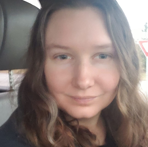 Profile Picture of Danielle Tomaskovic (@daniellet06) on Poshmark