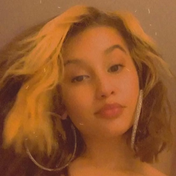 Profile Picture of Alexia Ocasio martinez (@alexiaocasio745) on Poshmark