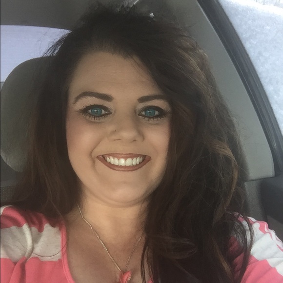 Profile Picture of Tracey Phillips (@tphillips78) on Poshmark