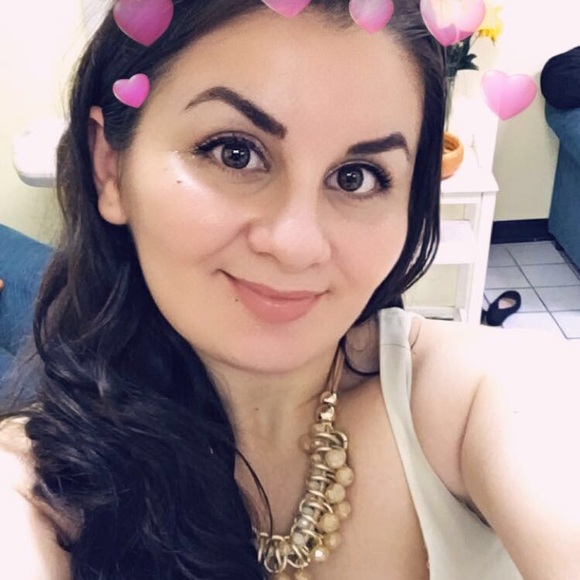 Profile Picture of Enxhi Agalliu (@enxhiagalliu) on Poshmark