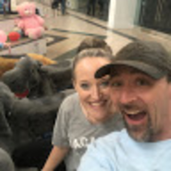 Profile Picture of Jamesvicki Isbell (@jamesvicki1) on Poshmark