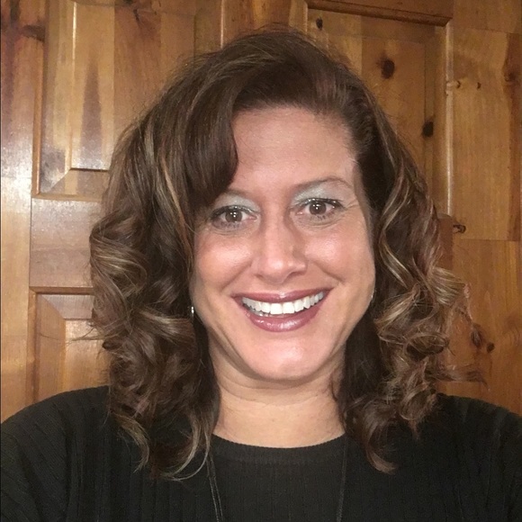 Lynnette Blessie - Poshmark Profile Picture of Lynnette Blessie (@lblessie1258) on Poshmark