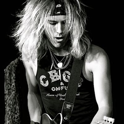 Profile Picture of Chris Burkholder (@rocknroll_chris) on Twitter