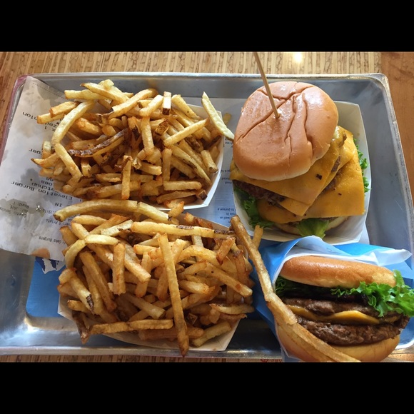 Profile Picture of Olivia Mcgrath (@ogmcgrath) on Poshmark