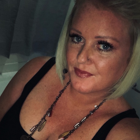 Profile Picture of Lisa Shaddock (@lisa_shaddock) on Poshmark