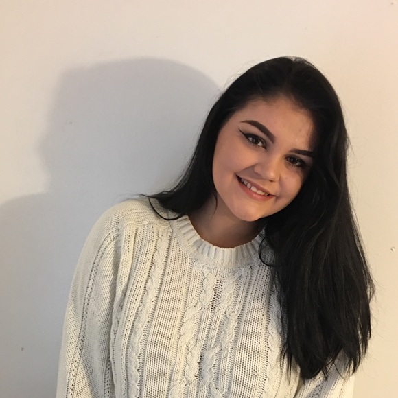 Profile Picture of Alyssa Ledbetter (@alyssaledbetter) on Poshmark