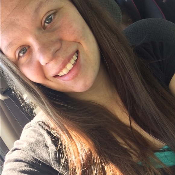 Profile Picture of Kelsey Edgerly (@kelseyelse) on Poshmark