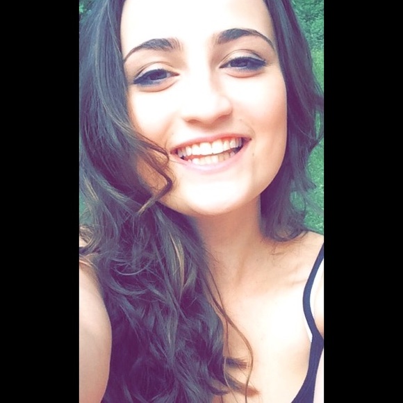 Arinn Grichener - Poshmark Profile Picture of Arinn Grichener (@arinngrichener) on Poshmark