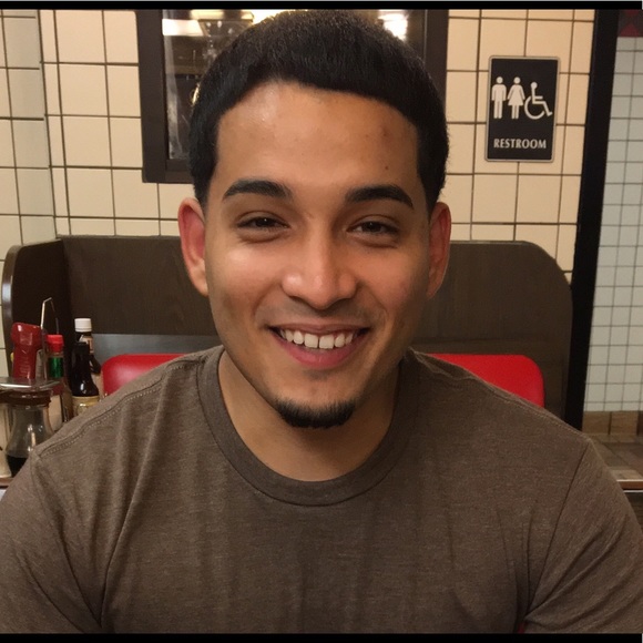 Profile Picture of Jay Quintero (@jayy_qv) on Poshmark