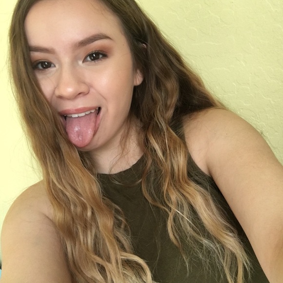 Profile Picture of Cassandra Ortiz (@cassandrxortiz) on Poshmark