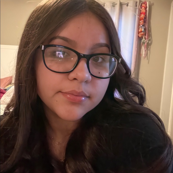 Profile Picture of Atzimba Campos (@atzimbacampos) on Poshmark