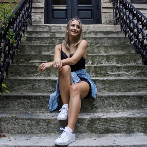 Profile Picture of Amanda Bruzzese (@abruzze1) on Poshmark