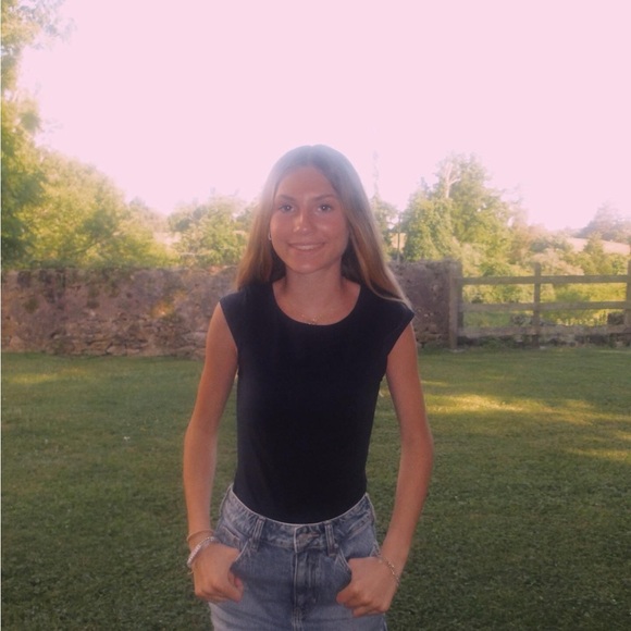 Profile Picture of Grace Peterson (@grace_petersonn) on Poshmark