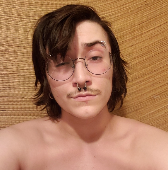 Profile Picture of Alasdair Ashland (@alasdairashland) on Poshmark