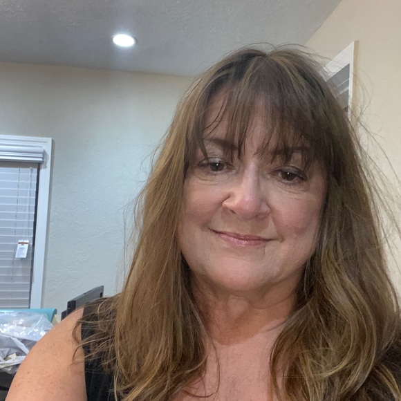 Profile Picture of Debra Buchanan (@debra_buchanan) on Poshmark