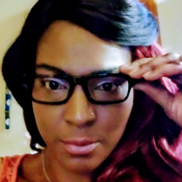 Profile Picture of Ebony Banks (@ebonybanks84) on Poshmark
