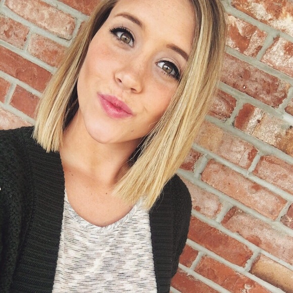 Profile Picture of Lauren Verkamp (@laurenverkamp) on Poshmark