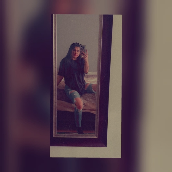 Profile Picture of Paola Alvarez (@paolaalvarez938) on Poshmark