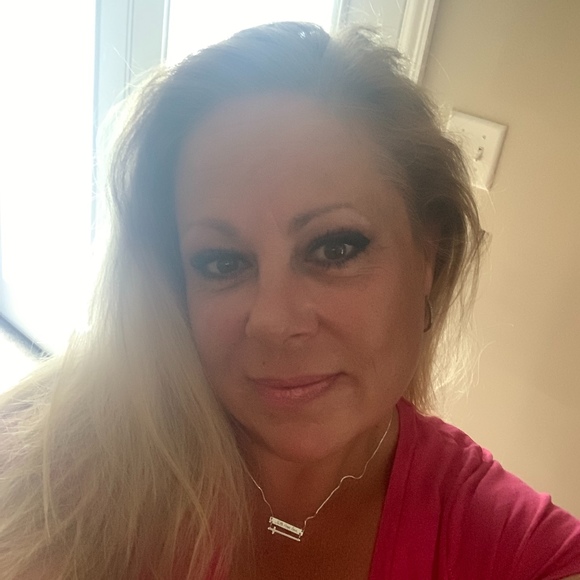 Profile Picture of Bambi Pelphrey (@bambi245) on Poshmark