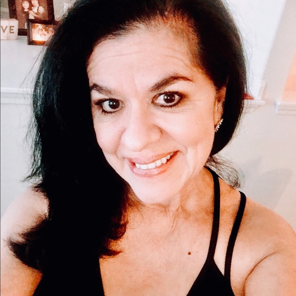 Minerva Blicher - Poshmark Profile Picture of Minerva Blicher (@mblicher11) on Poshmark