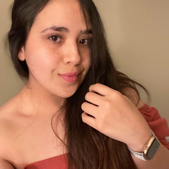 Profile Picture of Fernanda Guerrero (@fernig190396) on Poshmark