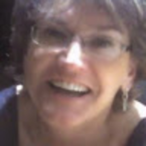 Profile Picture of Beth Jaszewski (@bethejasz) on Poshmark