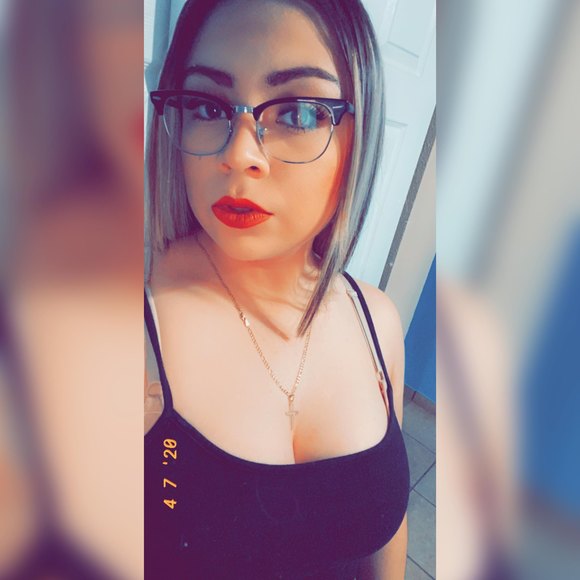 Profile Picture of Daniela Velarde (@velarde0618) on Poshmark