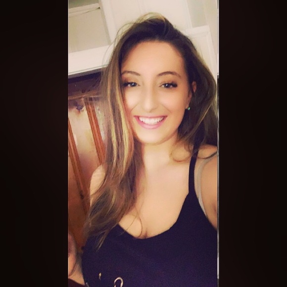 Profile Picture of Shannon Whelahan (@shannonwhelahan) on Poshmark