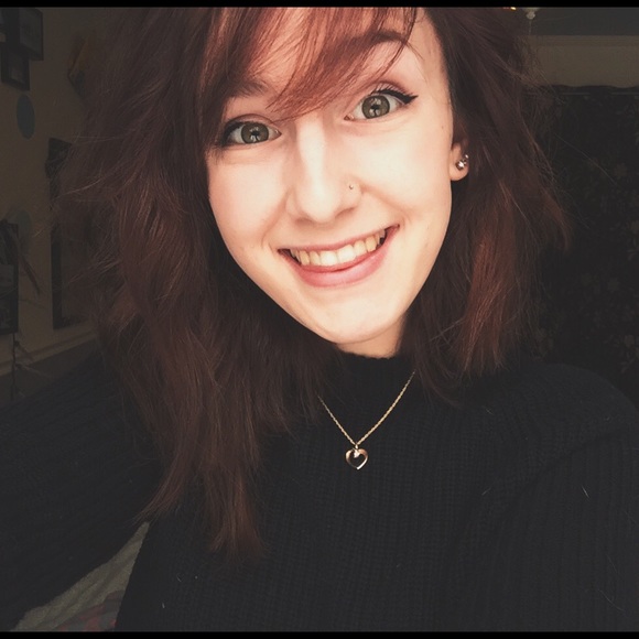 Profile Picture of Corinne Chiarchiaro (@corinnerc) on Poshmark