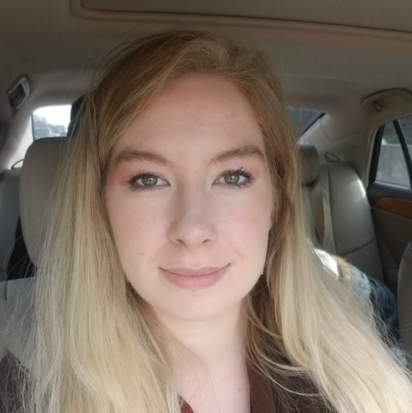 Profile Picture of Michelle Littlefield (@mikavika) on Poshmark