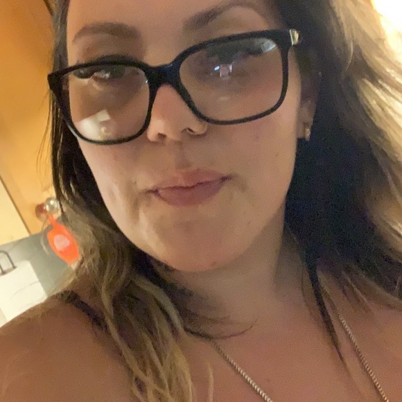 Profile Picture of Kimberly Do rego (@cutiebear_43) on Poshmark