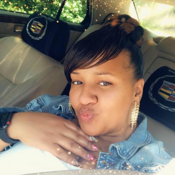 Profile Picture of Crystal Dunton (@duntoncrystal) on Poshmark