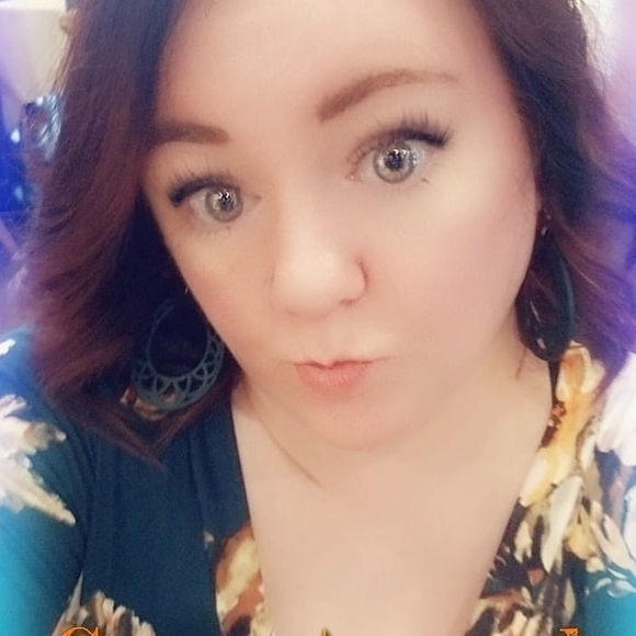 Angela Mahlin-eggleston - Poshmark Profile Picture of Angela Mahlin-eggleston (@truered26) on Poshmark