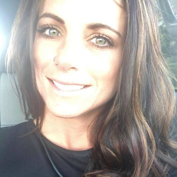 Profile Picture of Jennalee Manfredonia (@j_manfredonia) on Poshmark