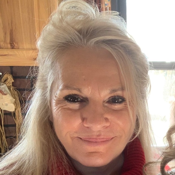 Profile Picture of Shawn Urcho (@shurcho) on Poshmark