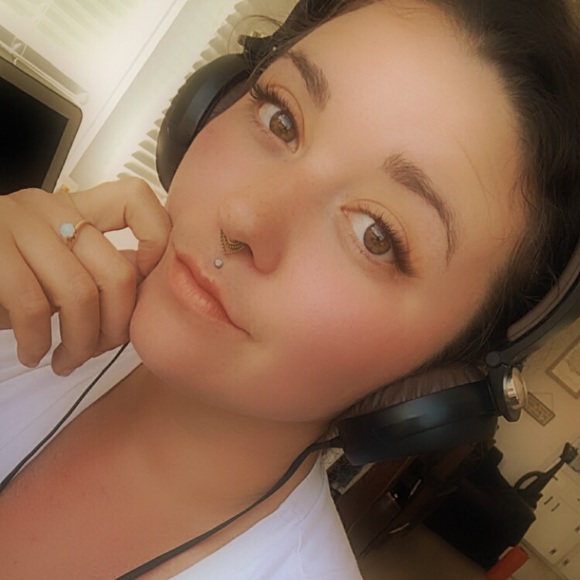 Profile Picture of Alexandra Wesser (@alexwesser) on Poshmark