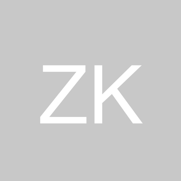 Profile Picture of Zoe Kantor (@waverlystaging) on Poshmark