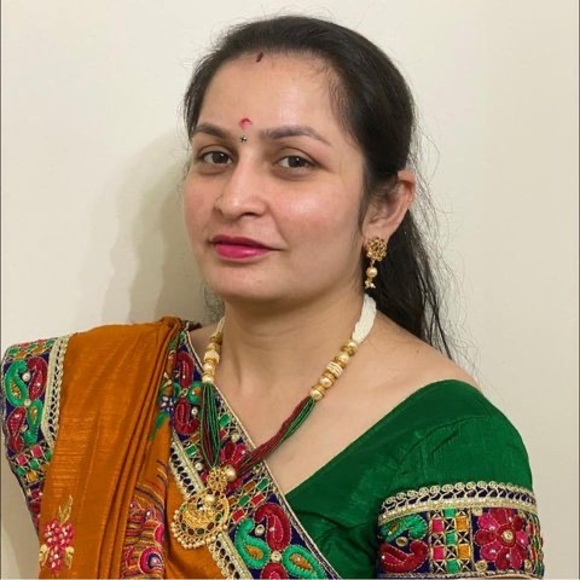 Profile Picture of Devangi Shah (@dvngshh) on Poshmark