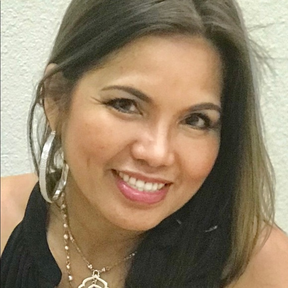 Profile Picture of Nida Davis (@jayaone) on Poshmark