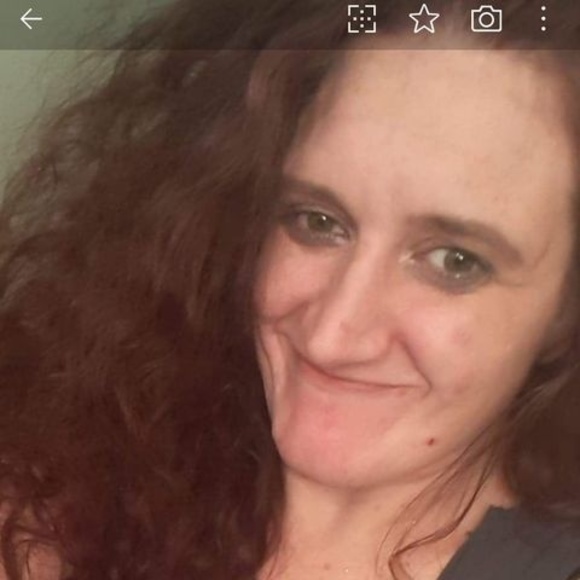 Profile Picture of Jackie Braglin (@crazyred312) on Poshmark