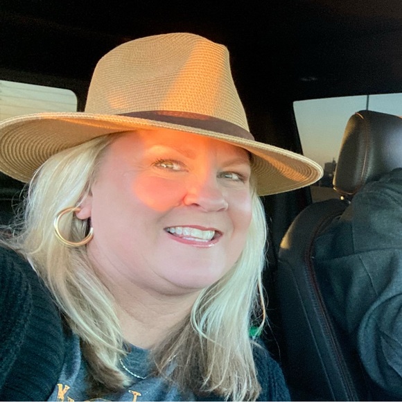 Profile Picture of Stephanie Cannon (@smcannon6) on Poshmark