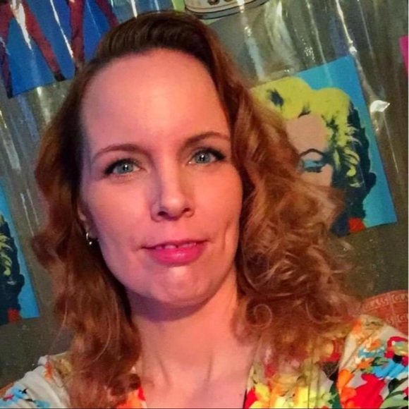 Profile Picture of Hope Perkins (@hopep1974) on Poshmark