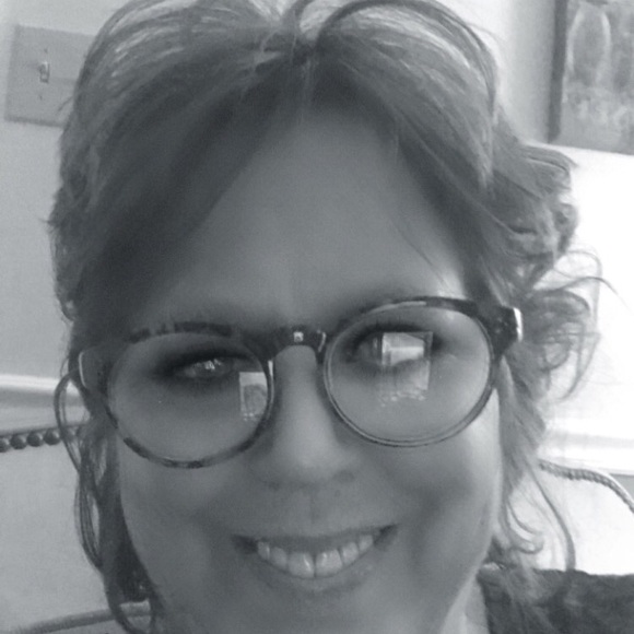 Profile Picture of Libby Mosteller (@lmosteller) on Poshmark