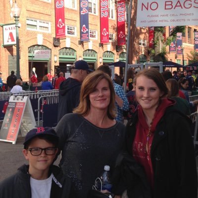 Profile Picture of R. Zabin (@chickcharnee) on Twitter