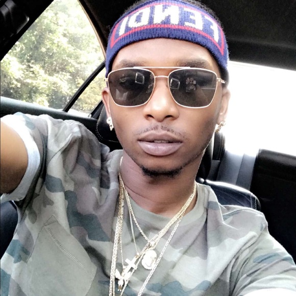 Profile Picture of Rashad Ellis (@raesfashion605) on Poshmark