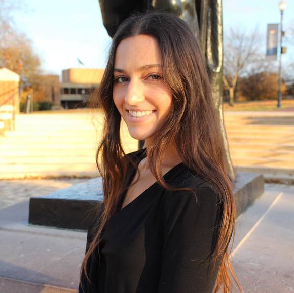 Profile Picture of Maddie Siragusa (@maddiesiragusa) on Poshmark