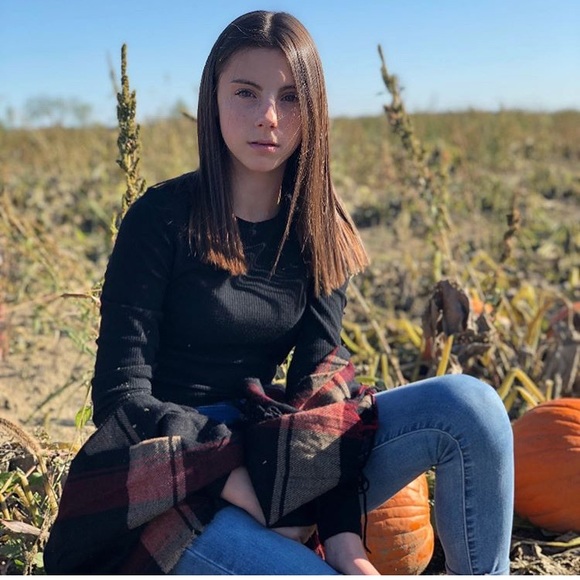 Profile Picture of Mai-anne Roberge (@mr023_) on Poshmark