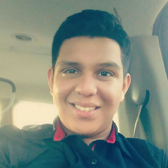 Profile Picture of Jonathan Nova (@jonathannova89) on Poshmark