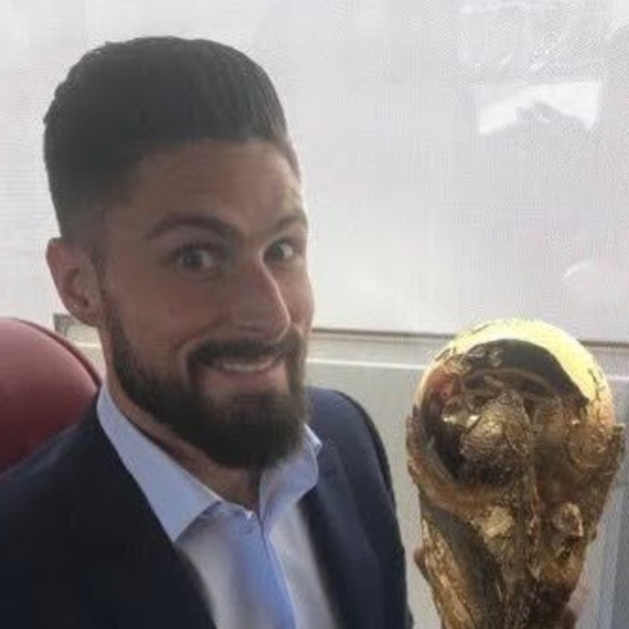 Profile Picture of Helios Vigouroux (@heliosvgx) on Poshmark